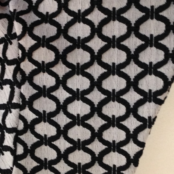 Karen Kane Black and White Patterned Blouse - Picture 4 of 6